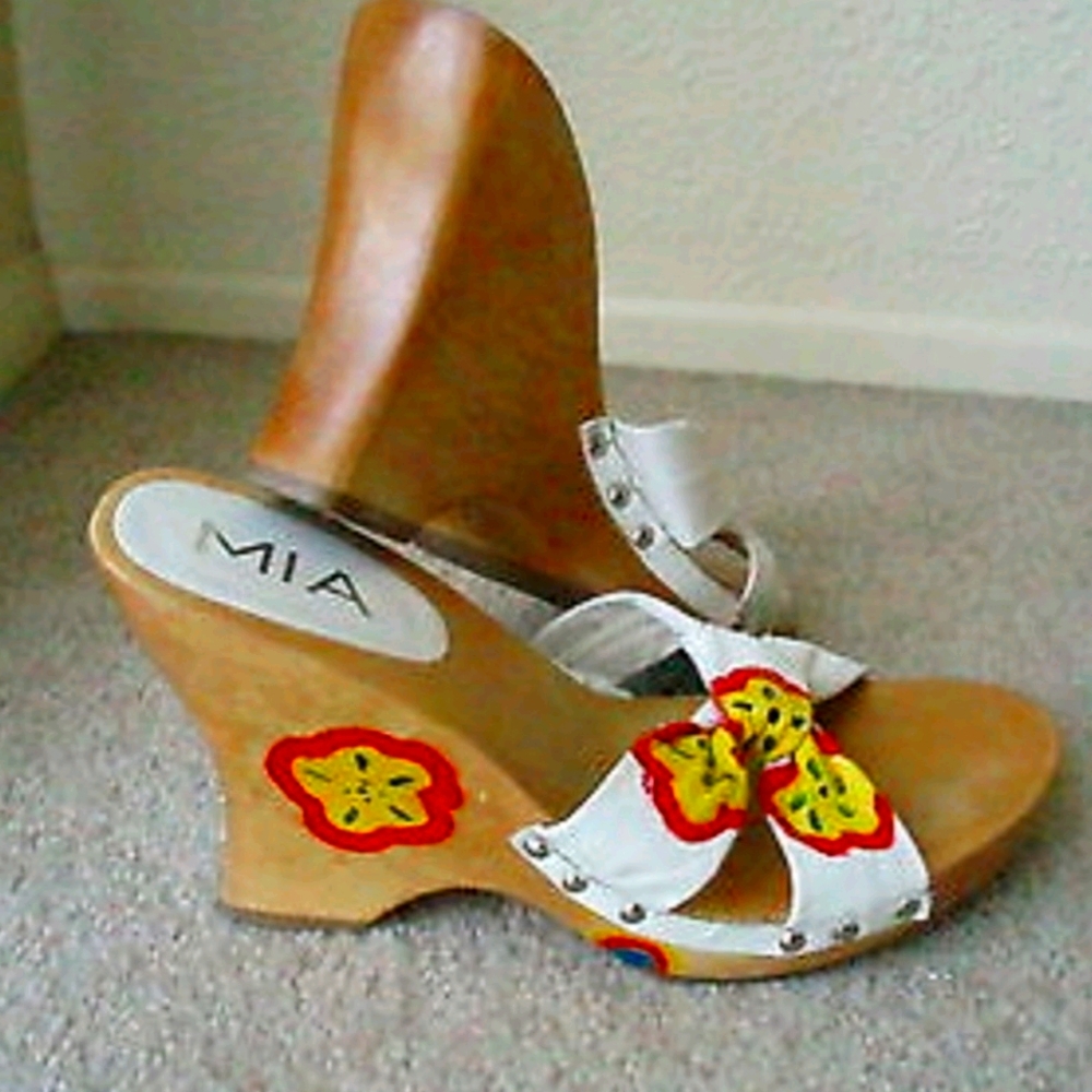 Handpainted flowers on Mia wooden/leather wedges